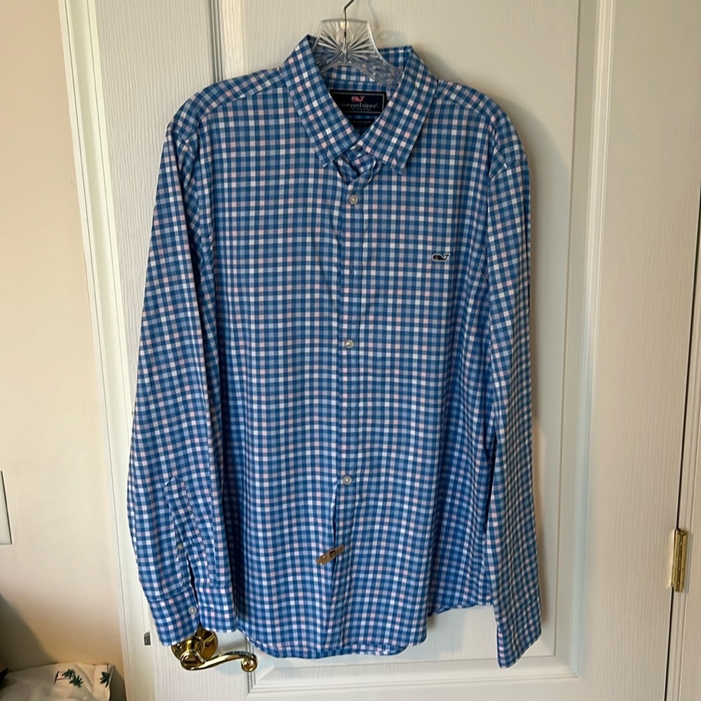 Men’s blue and pink Vineyard Vines button down